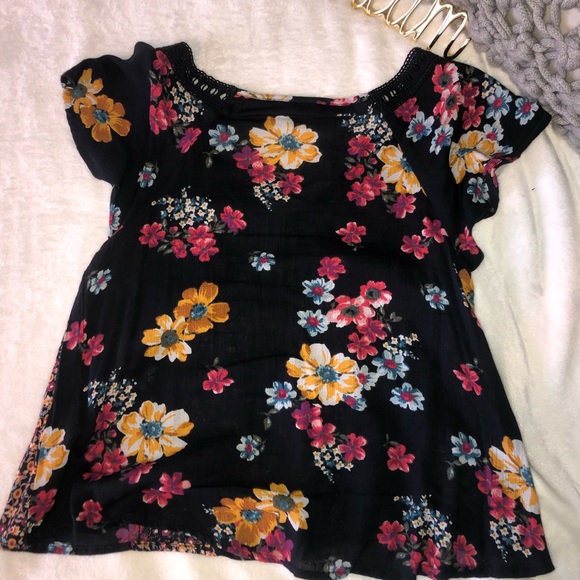 Short sleeve Hollister top - Picture 3 of 4